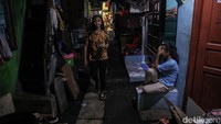 Memang saat ini Johar Baru memiliki  masalah kepadatan penduduk. Masalah ini berjalin  dengan permasalahan lain yakni kenakalan remaja, kualitas SDM rendah, kesenjangan ekonomi dan pengangguran, lingkungan padat dan kumuh, serta permasalahan kesehatan dan seringkali terjadi banjir di kawasan itu.  