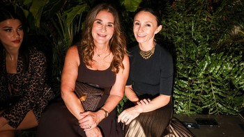 Usai cerai dengan Bill Gates, Melinda punya banyak kesibukan. Ini saat menghadiri sebuah peragaan busana. Foto: Getty Images