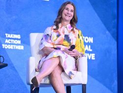 Janda Bill Gates dan Putrinya Tampil Menawan di Acara Michael Kors