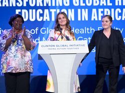 Janda Bill Gates dan Putrinya Tampil Menawan di Acara Michael Kors