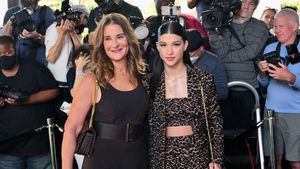 Janda Bill Gates dan Putrinya Tampil Menawan di Acara Michael Kors