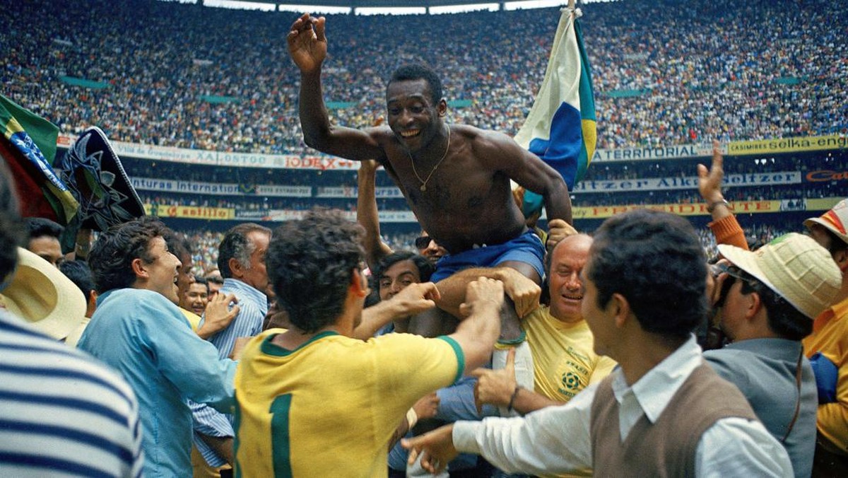 Pele saat menjuarai Piala Dunia 1970. (Foto: Getty Images/Alessandro Sabattini)