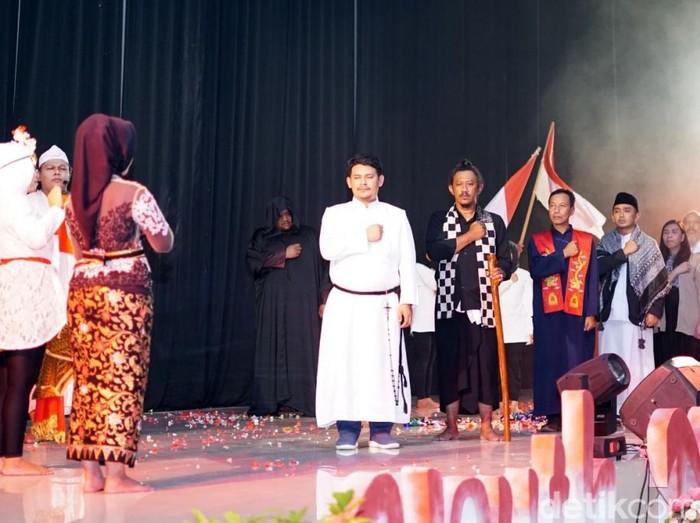 pertunjukan seni di gedung Darmoyudo