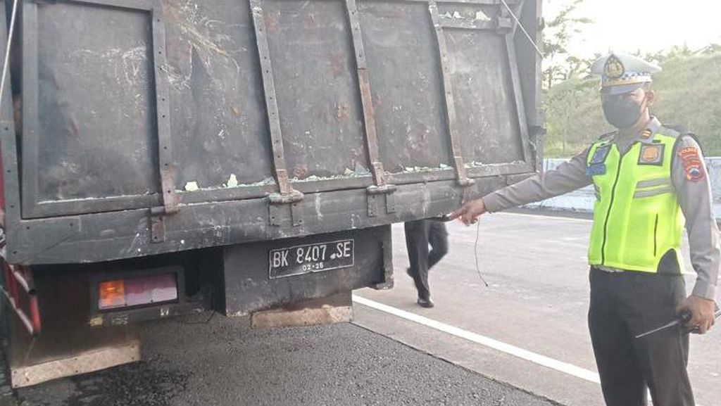 Polisi Cari Penyebab Minibus Maut Nyangkut hingga Terseret 2 Km di Tol Bawen