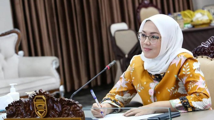 Potret Anne Ratna Mustika