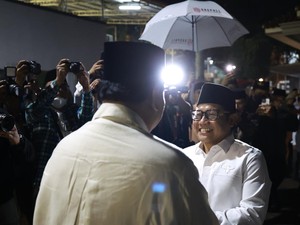 Pakai Pantun Bahasa Jawa, Prabowo Ucap Selamat Ulang Tahun ke Cak Imin
