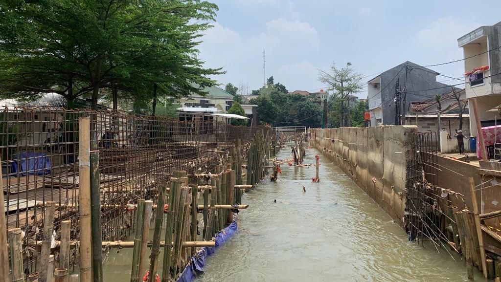 Dilema Pekerja Tanggul Antibanjir di Tangsel, Proyek Belum Kelar Kena Banjir