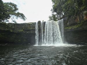 Daya Tarik Riam Merasap Niagara Mini dari Bengkayang