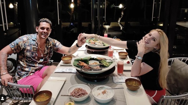 Robby Shine dan Nastasya Kompak Kulineran Bareng, 10 Foto Ini Buktinya