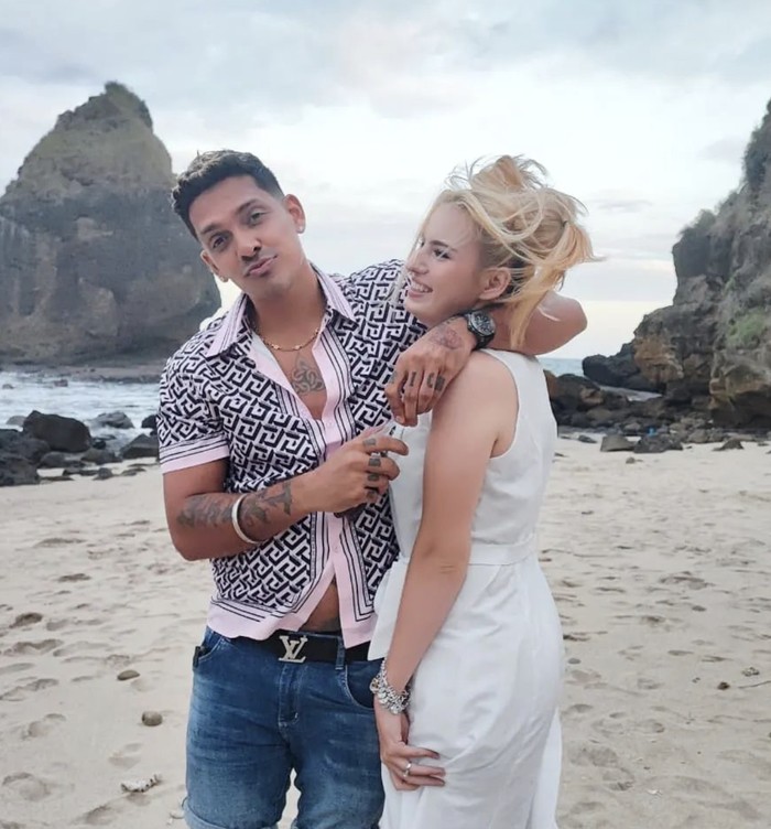 Robby Shine dan Nastasya Kompak Kulineran Bareng, 10 Foto Ini Buktinya Robby Shine dan Nastasya Kompak Kulineran Bareng, 10 Foto Ini Buktinya