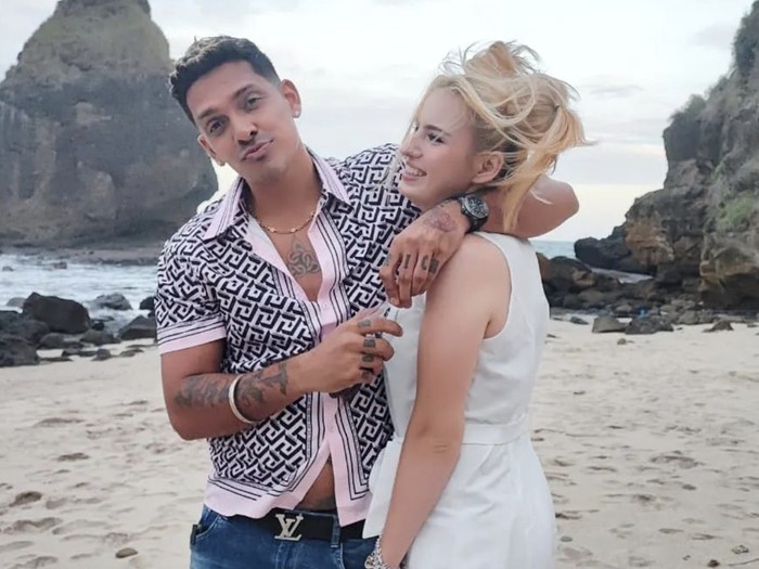 Robby Shine dan Nastasya Kompak Kulineran Bareng, 10 Foto Ini Buktinya