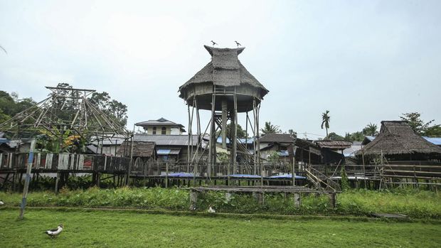 Rumah Adat Sebujit