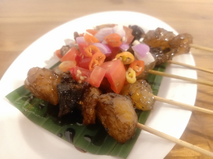 Sate kere di Warung Bakmi Jawa & Wedangan Pa Pom, Jalan Merdeka 4 No. 2 Renon, Denpasar Timur, Bali.