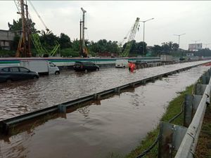 Serba-serbi Banjir Tol BSD Tangerang Selatan, Tadi Malam