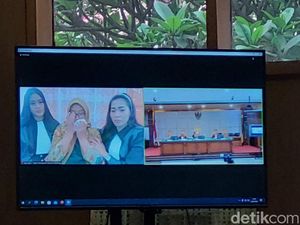 Soal Ade Yasin yang Menangis Dengar Vonis dan Ricuhnya Ruang Sidang