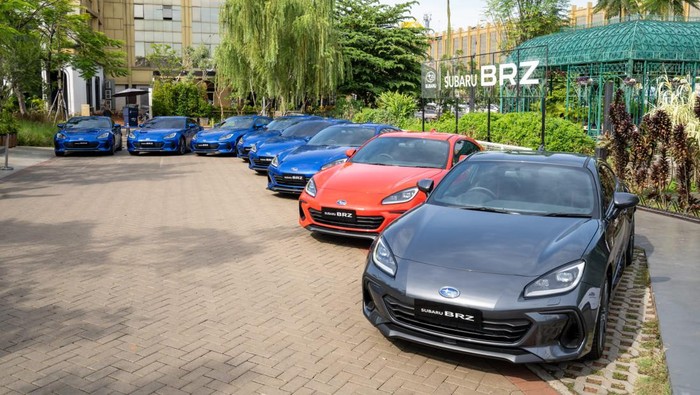 Sporty Abis, All New Subaru BRZ Resmi Mengaspal di Indonesia Subaru Indonesia menyelenggarakan acara bertajuk SUBARU BRZ FIRST OWNER HANDOVER, yang bertujuan untuk merayakan serah-terima perdana unit the all-new Subaru BRZ kepada 8 perwakilan pelanggan pertama di Indonesia, Sabtu (24/9/2022).