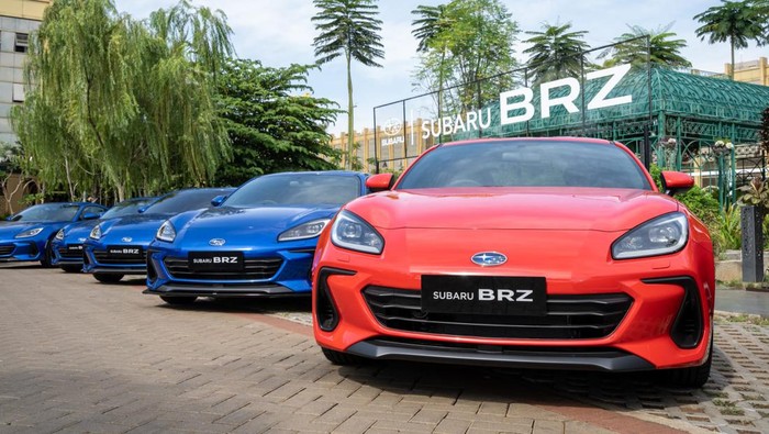 Sporty Abis, All New Subaru BRZ Resmi Mengaspal di Indonesia Subaru Indonesia menyelenggarakan acara bertajuk SUBARU BRZ FIRST OWNER HANDOVER, yang bertujuan untuk merayakan serah-terima perdana unit the all-new Subaru BRZ kepada 8 perwakilan pelanggan pertama di Indonesia, Sabtu (24/9/2022).