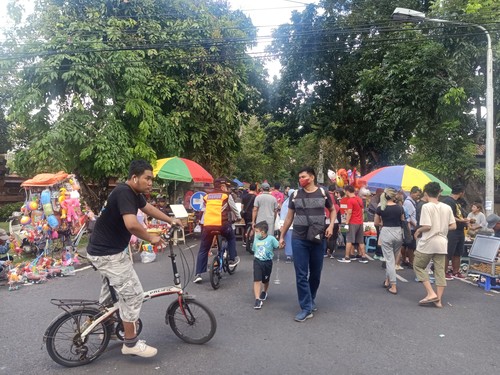 Suasana di area kuliner CFD di kawasan Lapangan Niti Mandala pada Minggu (28/8/2022)