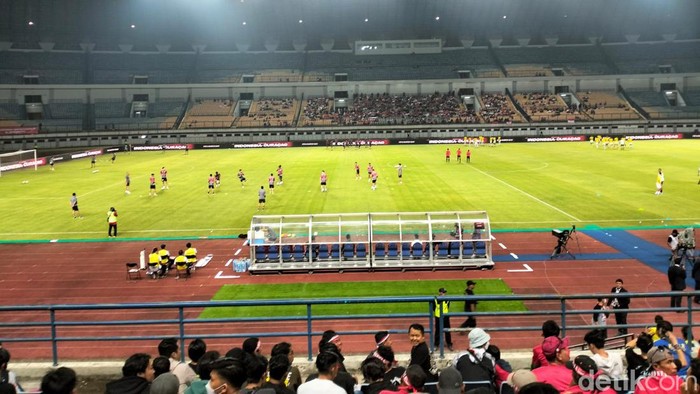 Suasana Stadion GBLA menjelang laga Timnas Indonesia vs Curacao.