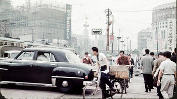 Potret jalanan Tokyo yang dikepret tahun 1957. Foto: Vintag.es