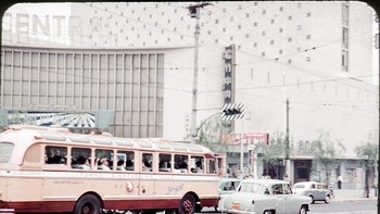 Mobil pun belum ramai, suasana jalan cenderung lengang. Foto: Vintag.es