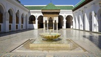 Fatima al-Fihri adalah putri seorang pedagang kaya bernama Mohammed Bnou Abdullah al-Fihri asal Tunisia yang kemudian pindah ke Fes Maroko. Fatima dan sang kakak, Mariam, mendirikan masjid sebagai pusat ibadah sekaligus belajar.  Foto: Getty Images/iStockphoto/
