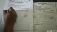 Jika kesesuaian datanya telah benar dan berada di tiga kecamatan yang diperkenankan untuk membuat PLB. Mereka tinggal mengisi data selanjutnya diinput datanya di register, setelah selesai tanda tangan, tempel foto. Terakhir saat register kita cek apakah ada duplikat atau tidak. 