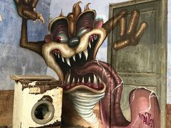 Wow! Grafiti Bangunan Terbengkalai yang Seram Tapi Mengagumkan