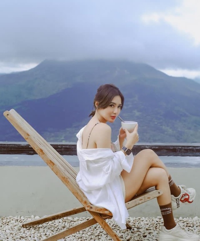 Wika Salim Potret Wika Salim Saat Dinner Romantis dan Makan di Dubai
