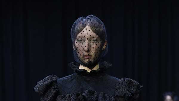 7 Momen Viral London Fashion Week, Ratu Dikenang Hingga Aksi Model Curvy RI