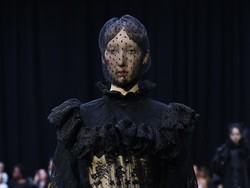 7 Momen Viral London Fashion Week, Ratu Dikenang Hingga Aksi Model Curvy RI