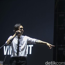 Bukan Vokalis, 5 Personel Band Ini Justru Lebih Beken dari Penyanyinya