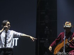 Bukan Vokalis, 5 Personel Band Ini Justru Lebih Beken dari Penyanyinya