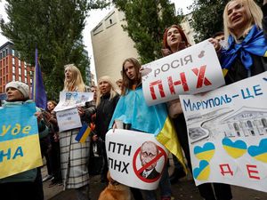 Aksi Warga Ukraina Menentang Referendum yang Digelar Rusia
