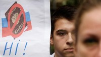 Pemungutan suara untuk referendum bergabung dengan Rusia itu tengah berlangsung sejak Jumat (23/9) waktu setempat di empat wilayah yang dikuasai pasukan Moskow, yakni Luhansk, sebagian wilayah Zaporizhzhia dan Donetsk, juga Kherson yang hampir sepenuhnya dikuasai Rusia.