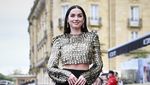 Pesona Ana De Armas dalam Balutan Crop Top dan Rok Belahan Paha