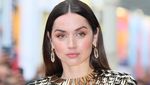 Pesona Ana De Armas dalam Balutan Crop Top dan Rok Belahan Paha