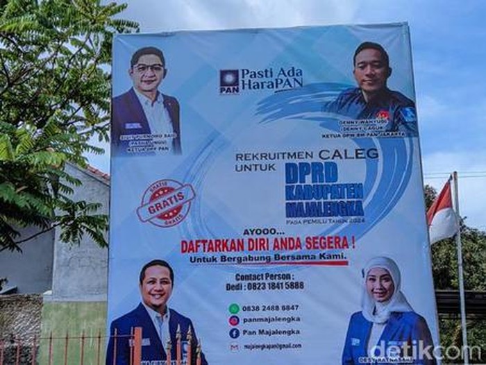 Baliho yang menampilkan Pasha Ungu dan Denny Cagur di Majalengka.