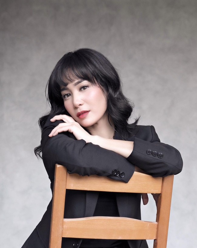 Tak hanya disebut jadi mirip artis Korea, penampilan Bunga pun dipuji jadi semakin cantik. “Tambah cantik banget sih kak,” komentar salah seorang netizen. Foto: Instagram/@bungazainal05