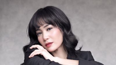 7 Gaya Baru Bunga Zainal Makin Cantik Dengan Rambut Berponi, Bak Artis Korea