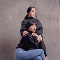 Bunga Zainal sendiri sudah menikah dengan seorang pengusaha bernama Sukhdev Singh pada tahun 2014. Dari pernikahan tersebut ia telah dikaruniai 2 orang putra bernama Harrneel Pradhi Singh dan Karan Pradhi Singh. Foto: Instagram/@bungazainal05