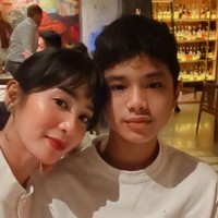 Penampilan Bunga Zainal kembali mencuri atensi usai terlihat mengubah gaya rambutnya. Penampilan barunya itu dipamerkan Bunga melalui akun Instagramnya. Foto: Instagram/@bungazainal05