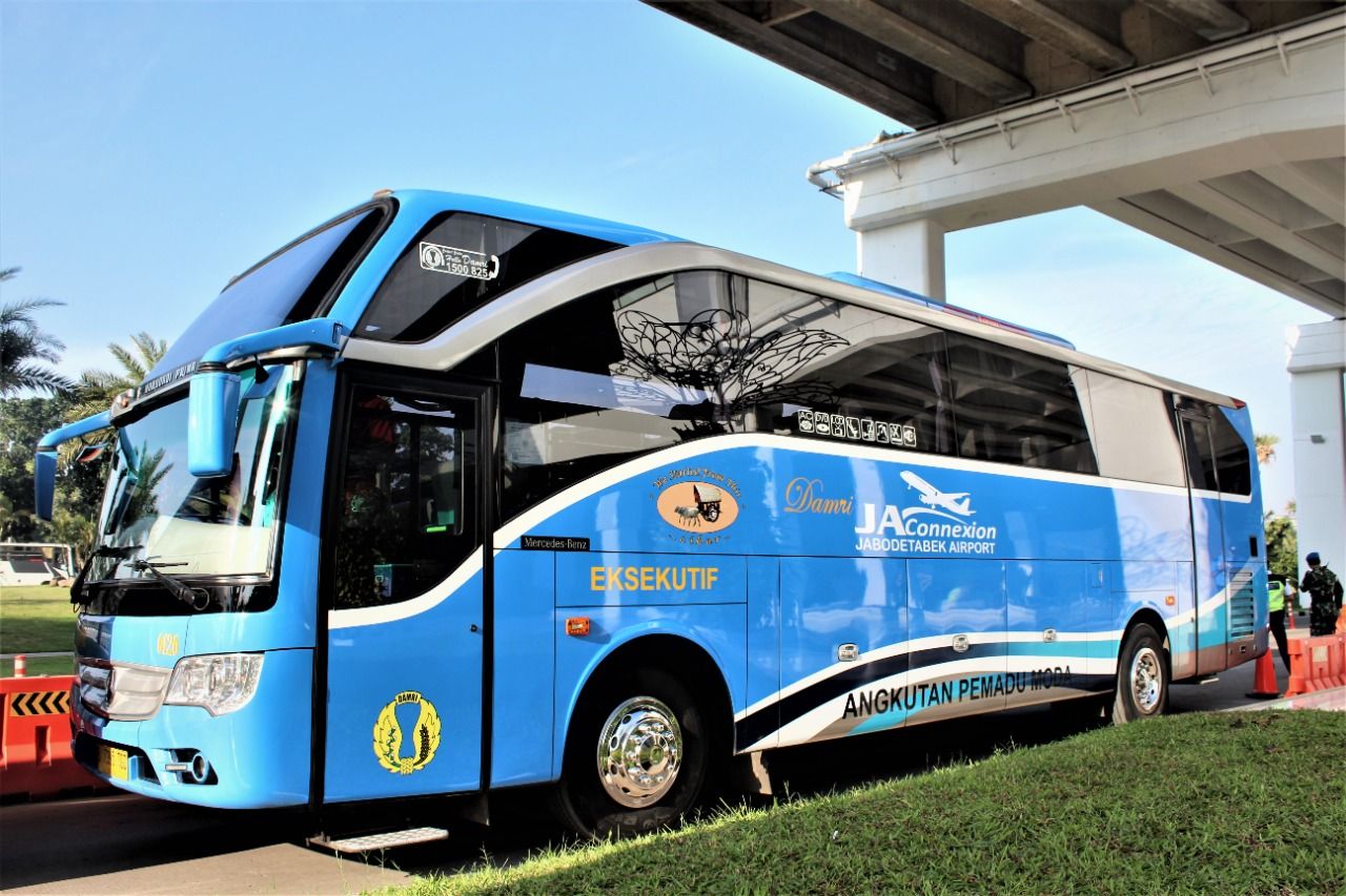 Ilustrasi bus DAMRI