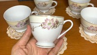 Cangkir berwarna putih gading ini juga termasuk motif lawas. Dulu sering dipakai untuk minum teh dan kopi. Foto: Bukalapak/Kaskus
