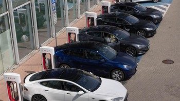 Sampai Juni 2022, Tesla telah mengoperasikan 36.165 stasiun Supercharger di seluruh dunia dan terus bertambah. Foto: Getty Images