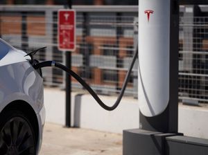 Punya Mobil Listrik? Ini Checklist Wajib untuk Pasang Chargernya di Rumah