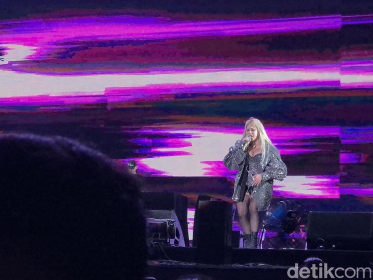 Seksi dan Energik Aksi CL di We The Fest 2022