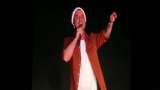 Dave Moffatt Nyanyikan Lagu Romantis di Opening Konser Westlife Surabaya