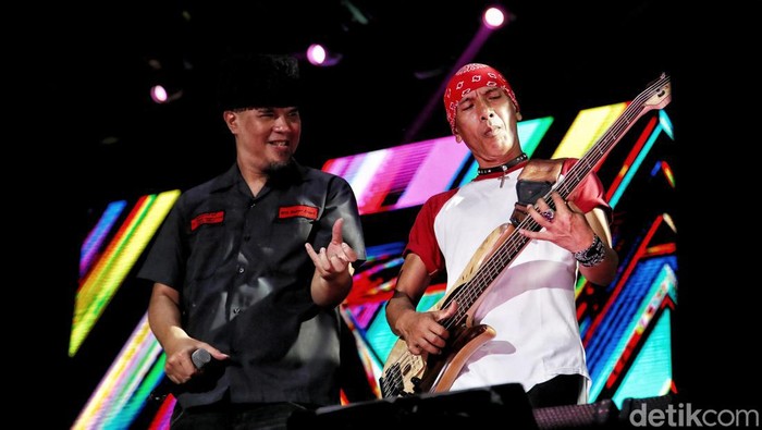 Dewa 19 dan Ello Ajak Penonton WTF 2022 Nyanyi dan Joget Bareng