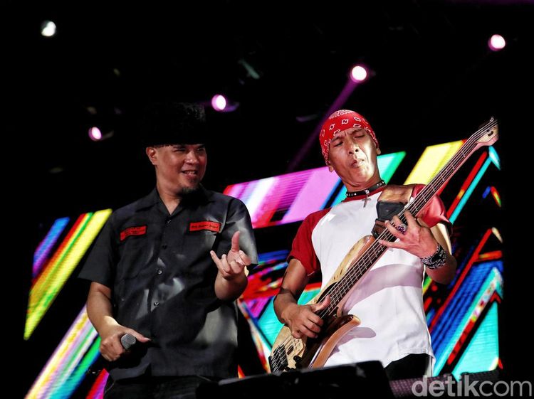 Dewa 19 dan Ello Ajak Penonton WTF 2022 Nyanyi dan Joget Bareng